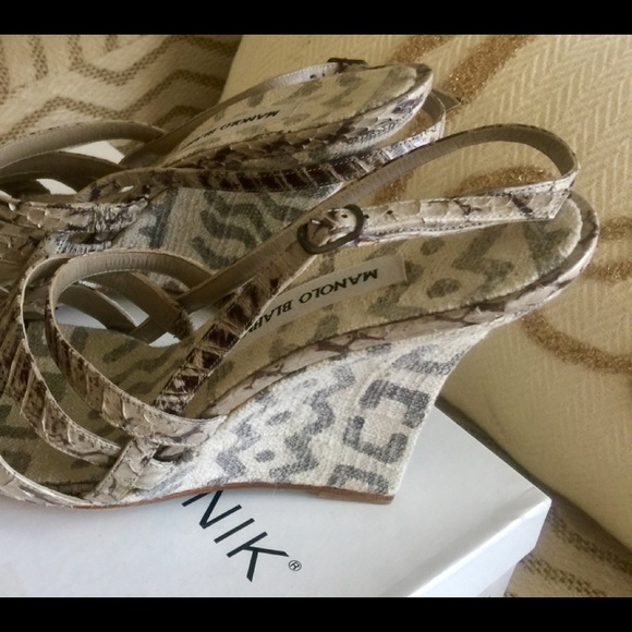 Sold locally - AUTHENTIC Manolo Blahnik Python - Picture 3 of 8